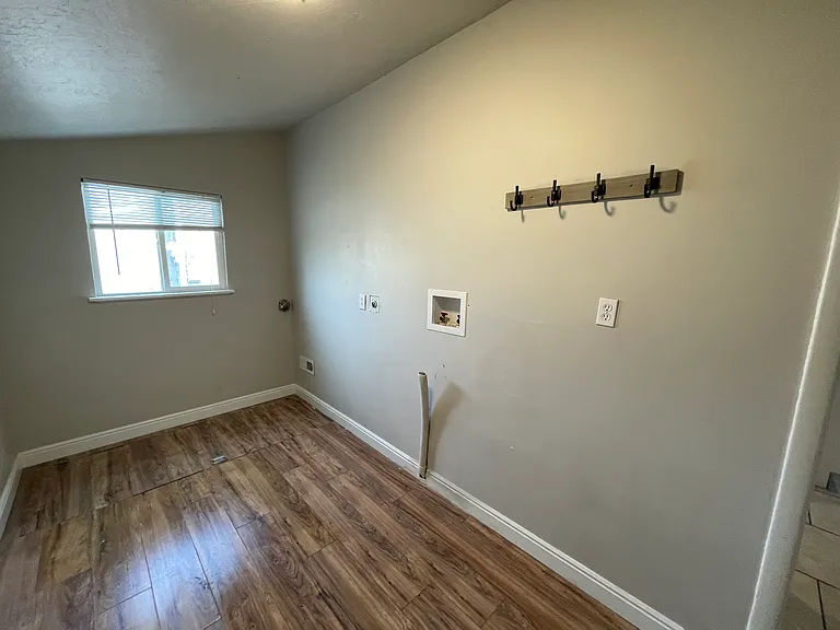 2429 B Ave — Photo 11