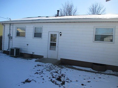 4th image of 1002 Wood Ave