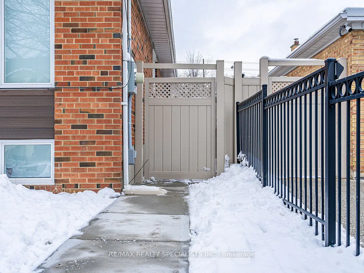 Building Photo - 12 Deeth Dr #BASEMENT