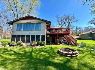 6143 NE Lakeshore Dr, Brooklyn, IA 52211