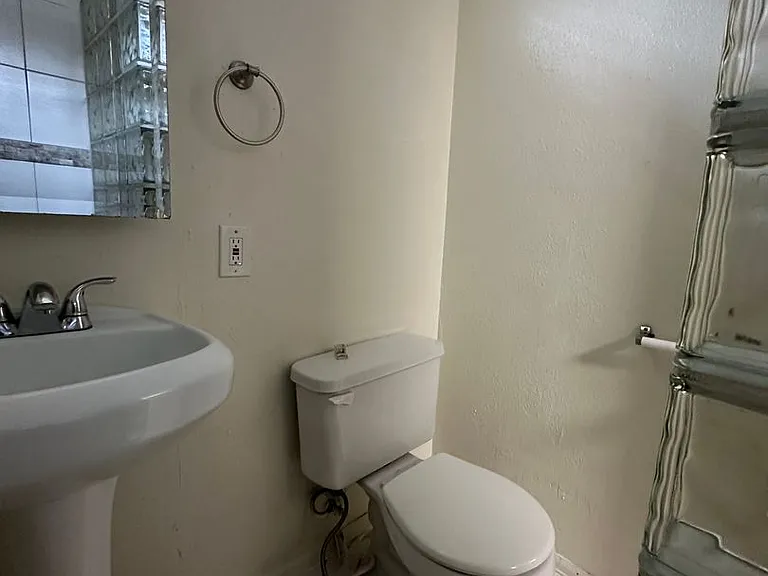 150 S Hooker St — Photo 22
