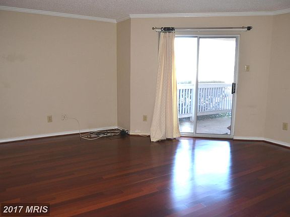 3rd image of 1535 Lincoln Way APT 101B