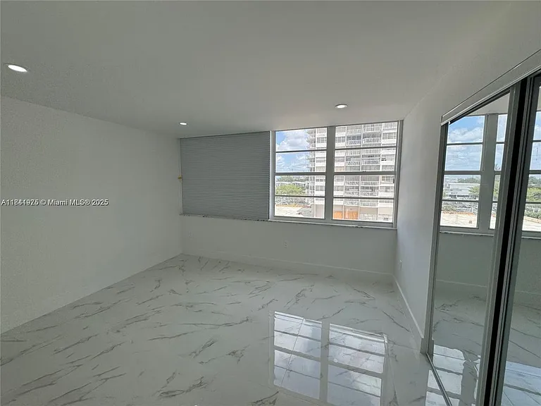 18031 Biscayne Blvd #502 — Photo 8