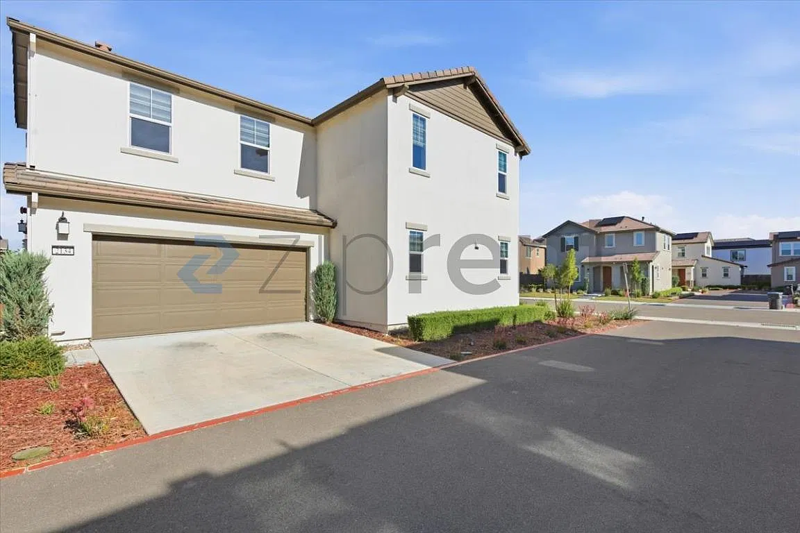 4 bed, 2185 sqft, $3,150 — Photo 3