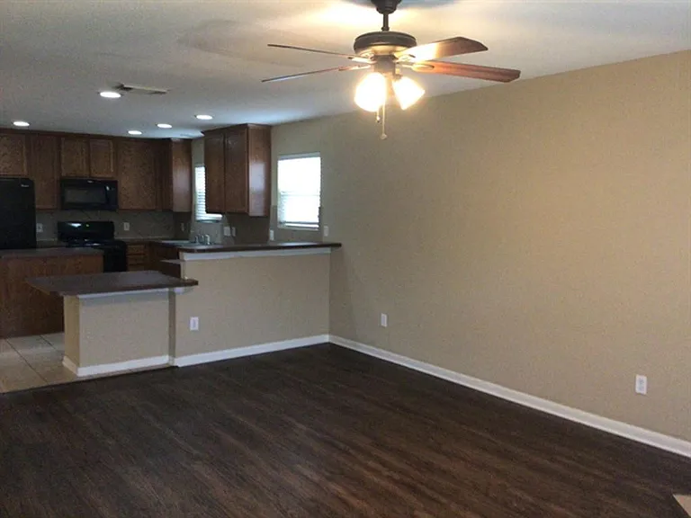 1022 Yorkshire Holw — Photo 4