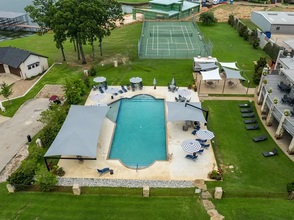 129 Pinnacle Club Dr, Mabank, TX 75156