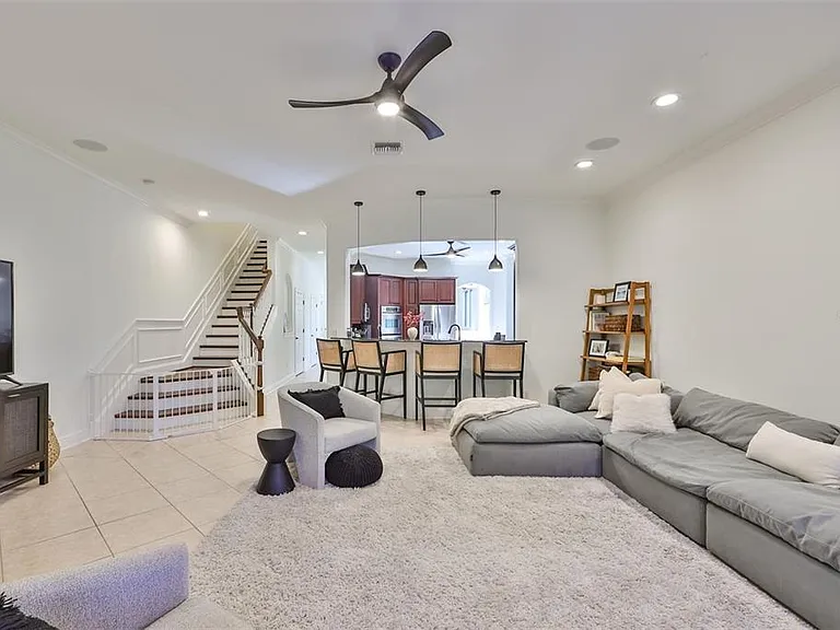 602 Saxony Blvd — Photo 2