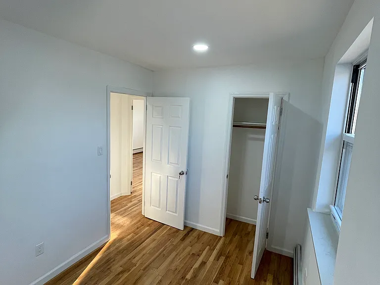 138 Bay 49 St #3 — Photo 10