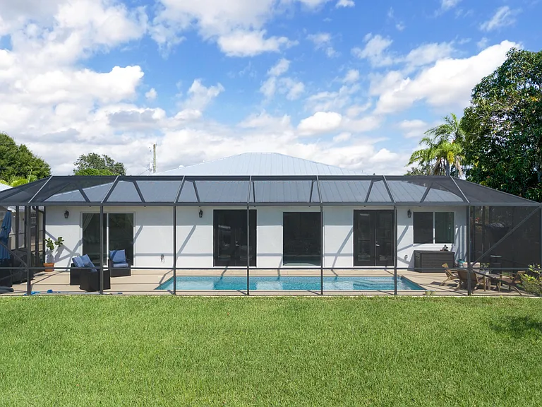 314 NE Surfside Ave — Photo 36