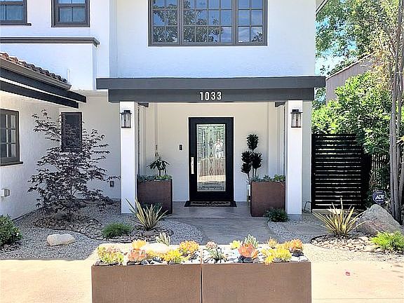 3rd image of 1033 Wellesley Ave