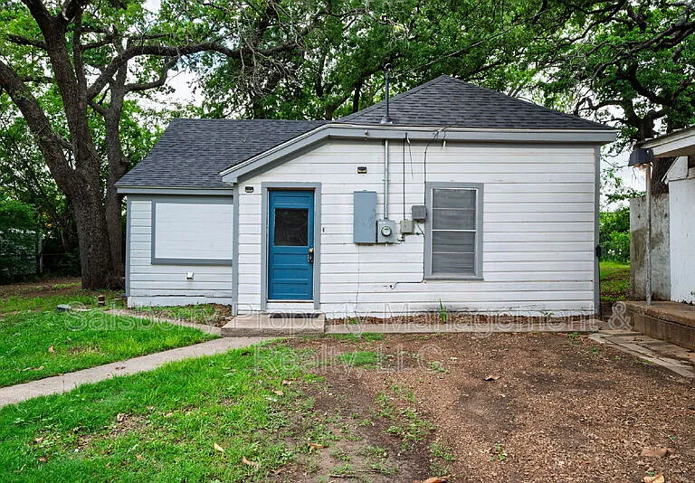 107 Windsor Ct — Photo 1