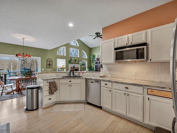 2nd image of 688 Nicole Dr