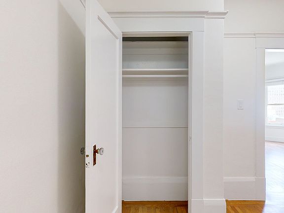 5th image of 901 Pine St #31