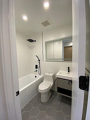 4th image of 576 6th Ave #3F