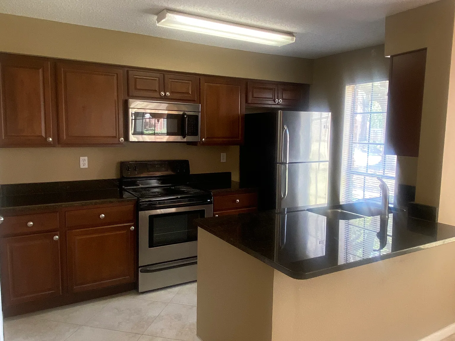 2 bed, 1060 sqft, $1,800 — Photo 4