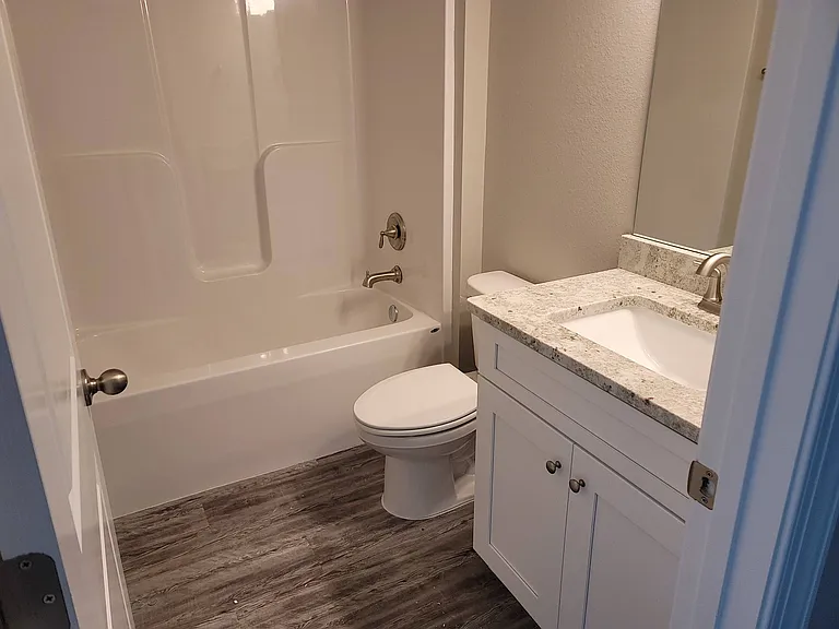 29 Commodore Pl — Photo 6