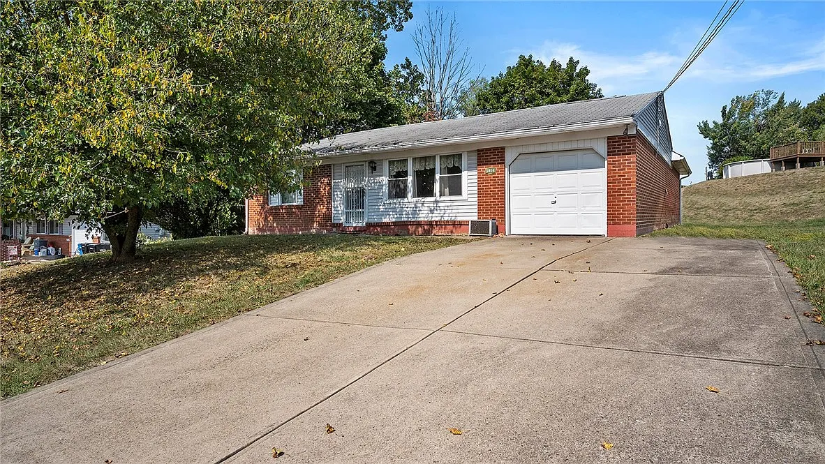 1014 Deerfield Dr photo 1