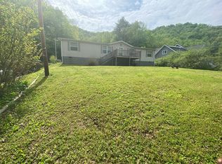 108 Morris Blackburn Dr, Raccoon, KY 41557