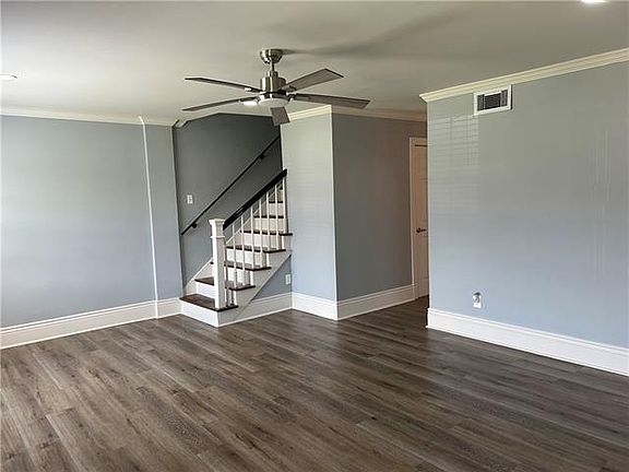 5th image of 71 New England Ct