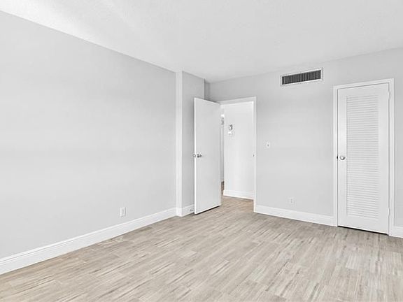 4th image of 1831 NE 38th St APT 502