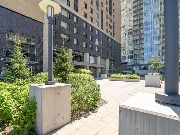4th image of 105 Champagne Ave S #2208