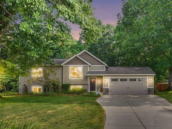 32190 Pinedale Ln, Gobles, MI 49055