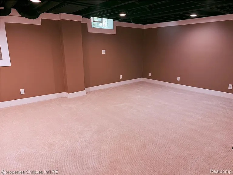 956 Northlawn Blvd — Photo 23