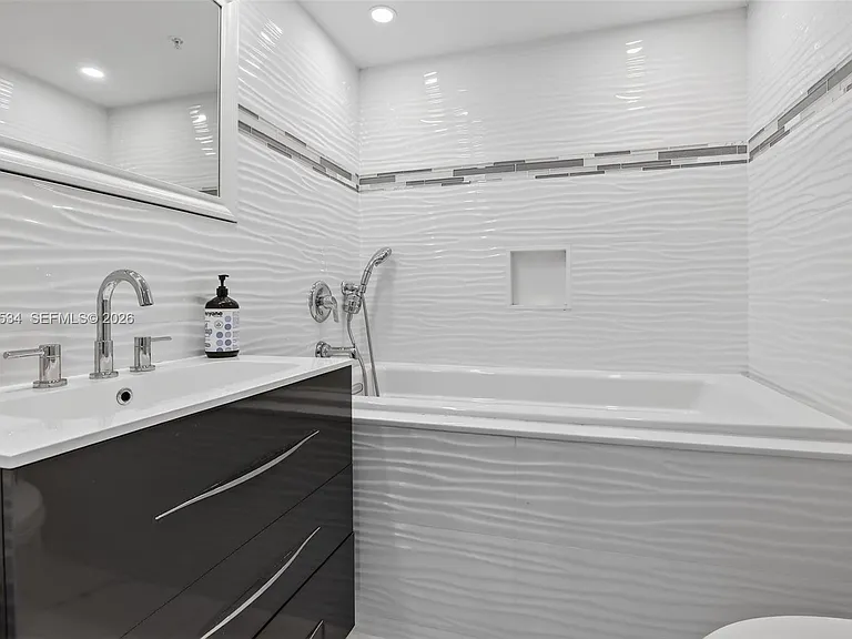 3370 Hidden Bay Dr #1501 — Photo 36