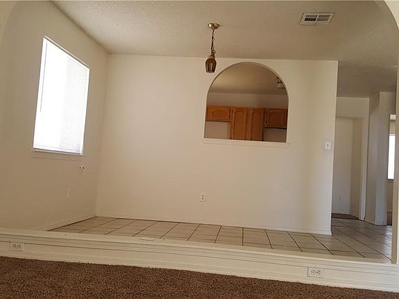 3rd image of 1800 Loanda Ln