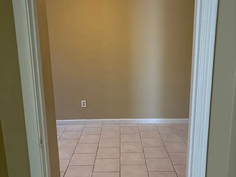 633 Groveland Dr — Photo 2