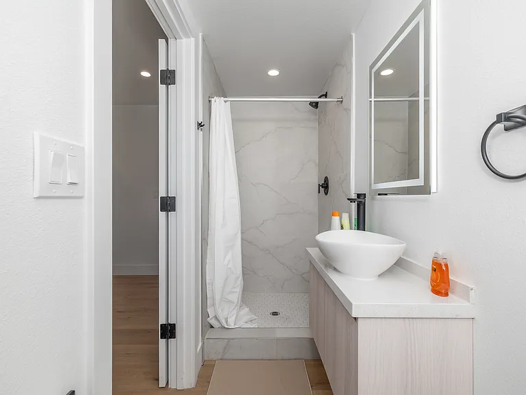 1223 W 37th Dr #1 — Photo 11