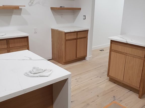4th image of 5755 Manton Ave