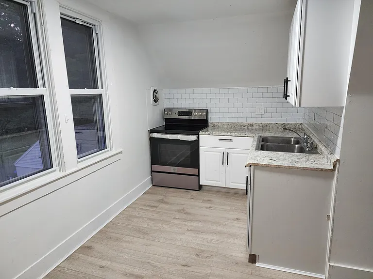 435 N Main St #5 — Photo 8