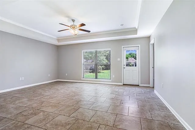 3 bed, 2.0 bath, 1256 sqft, $1,800 — Photo 2