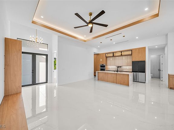 5th image of 3913 Agualinda Blvd