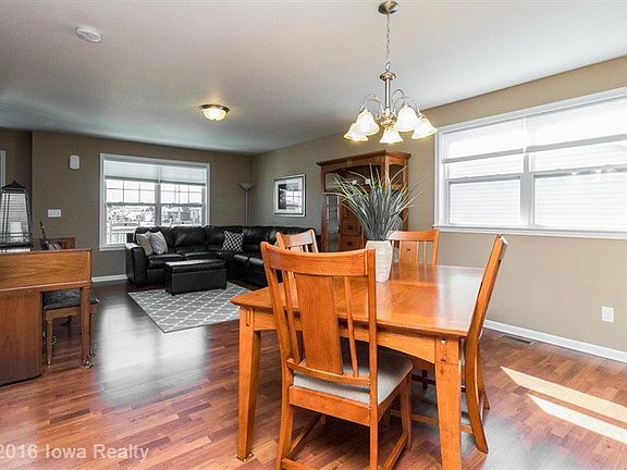 4th image of 2220 SE Willowbrook Dr