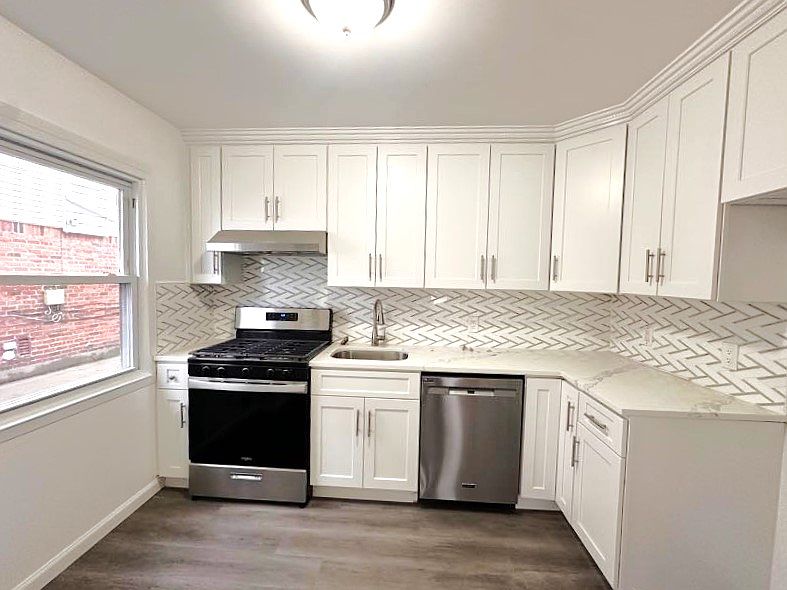 1st image of 21526 23rd Ave Fl 1