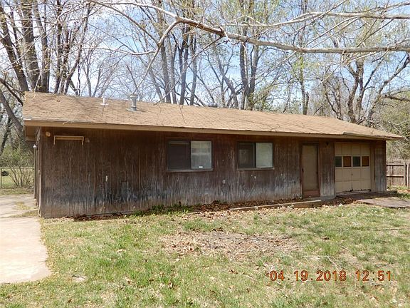 3rd image of 301 E Mohr Ln