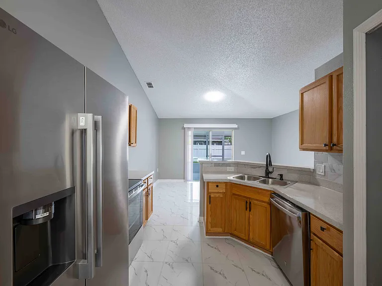 6920 Playpark Trl — Photo 23