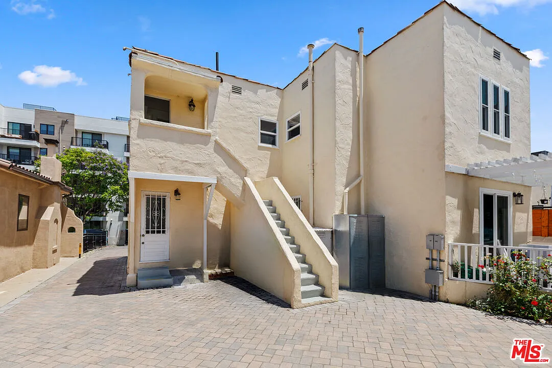 2 bed, 1.0 bath, 1200 sqft, $4,450 — Photo 2