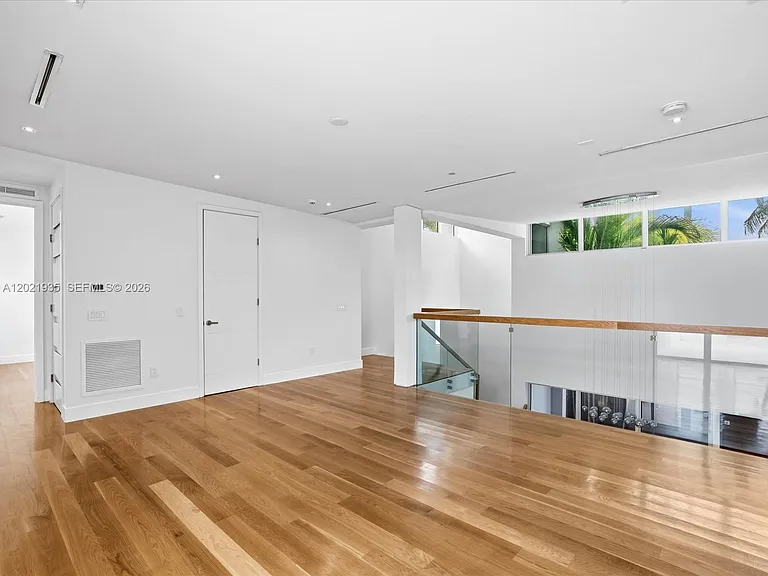 125 Hampton Ln — Photo 36