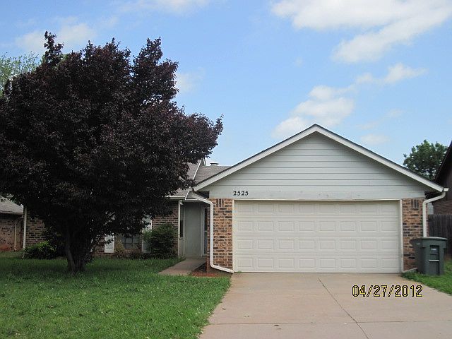 1st image of 2525 Greenfield Dr