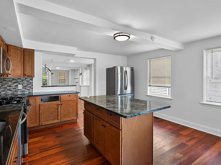 223 N New St — Photo 19