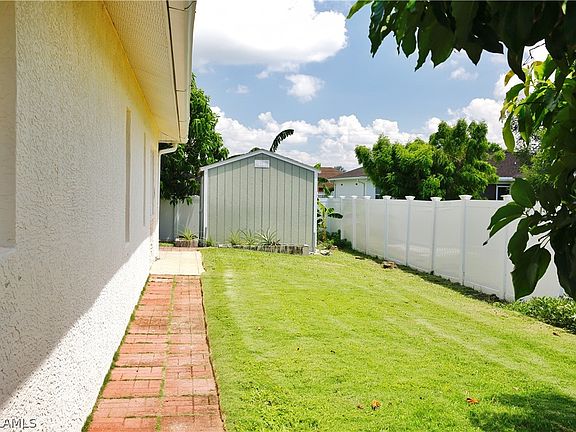 5th image of 2809 SW 18th Pl