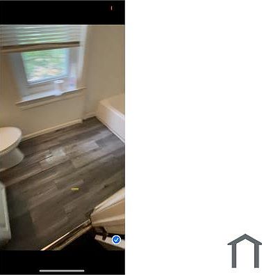 3rd image of 6437 Glenmore Ave