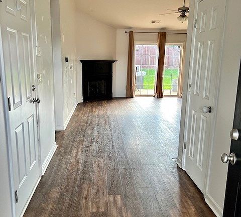 5th image of 100 Coxton Mill Ct