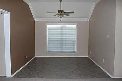 4th image of 323 Mesquite Hill Dr