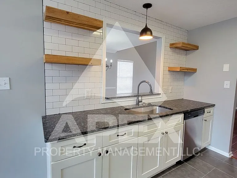 8140 Faircrest Ln — Photo 9