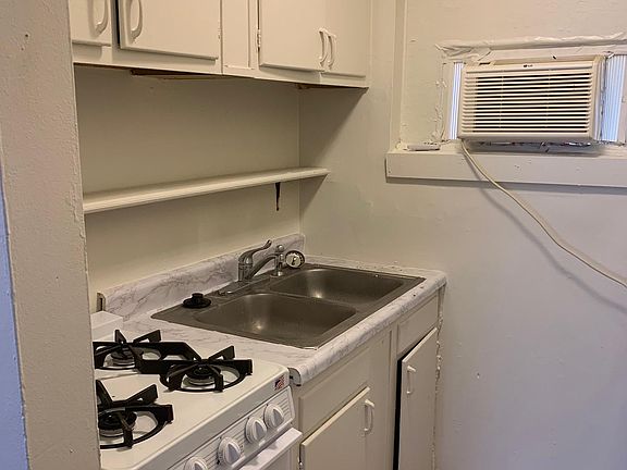 4th image of 2802 Ontario St