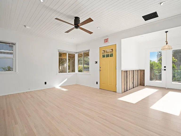 2256 Wellesley Ave — Photo 15